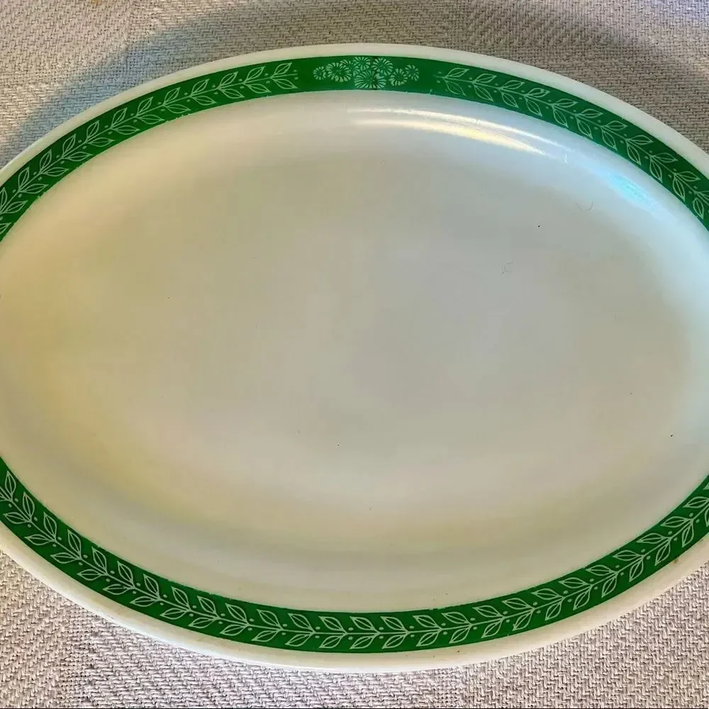Vintage Pyrex Tableware Green Laurel Leaf Oval Double Tough Plastic Platter GVC.
